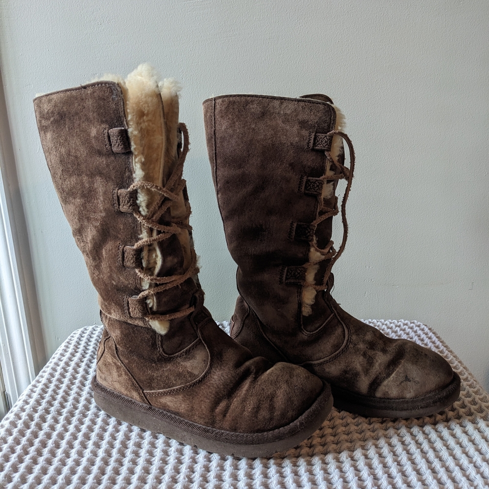 UGG Brown Winter Boots with Cream Fur Lining